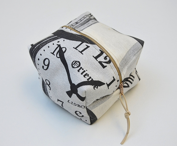 World Clock Small Make Up Bag. Print World Clock Fabric Cese. Canvas Zip Pouch.cute Make Up Bag.